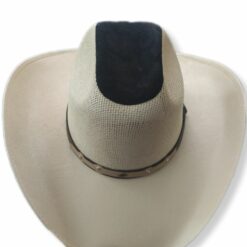 # Sombrero Vaquero Adulto - Estilo Western Este sombrero vaquero para adultos es el toque perfecto para tu estilo western. Confeccionado con esmero y atención al detalle, su color natural lo hace versátil para diversas ocasiones.